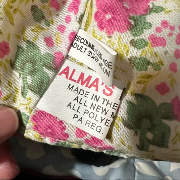 Almas Designs Snow White Dwarfs /Witch Flip Doll Comes With 5 Plush Dwarfs - Picture 8 of 9